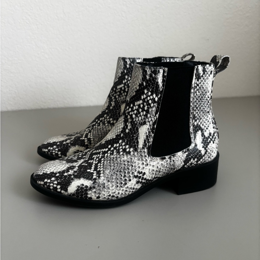 Steve Madden Black and White Snakeskin Ankle Boots - SNAKE -